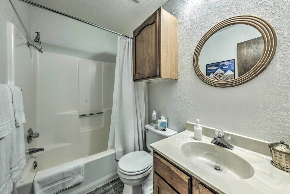 Rustic Ruidoso Retreat Near Shops & Mountains!