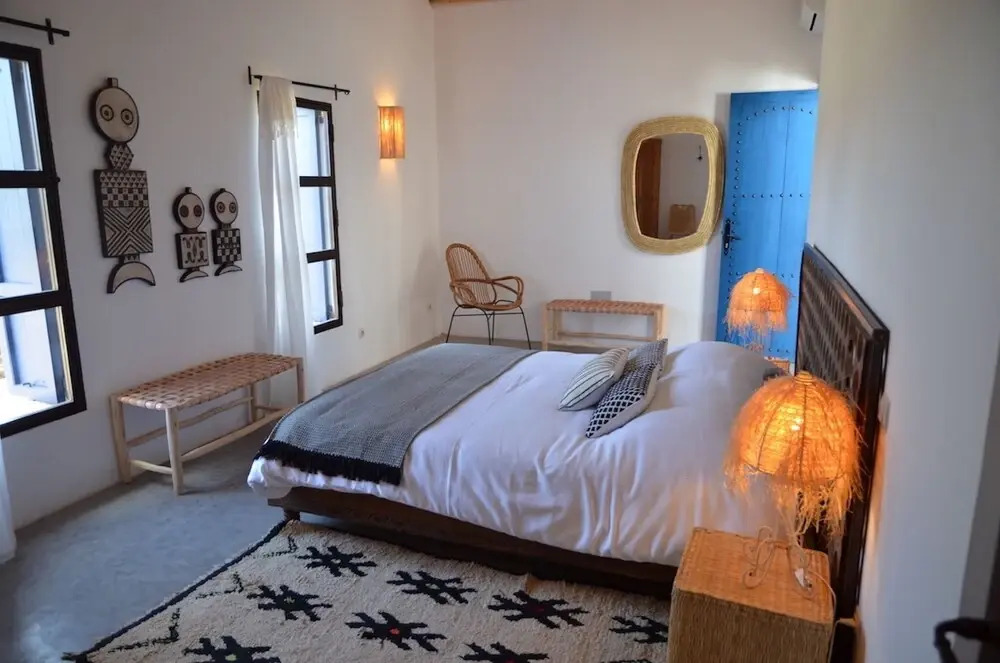 Guest House 12 People, 5 Bedrooms, Overnight or Full Rental