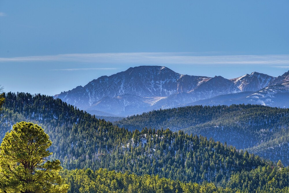 Adorable Tiny Home w/ Mtn Views in Woodland Park