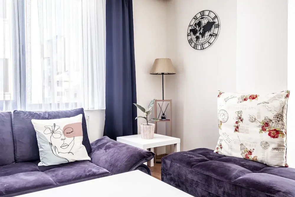 Flat in Maltepe With Balcony Near Shopping Malls