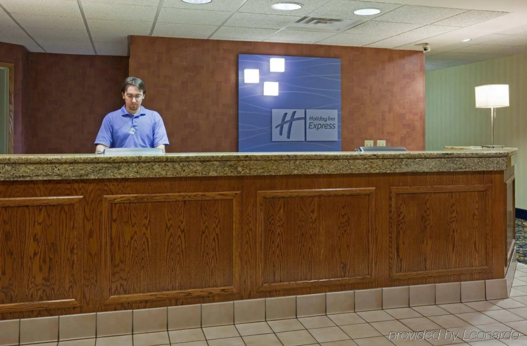 Holiday Inn Express and Suites St. Cloud by IHG