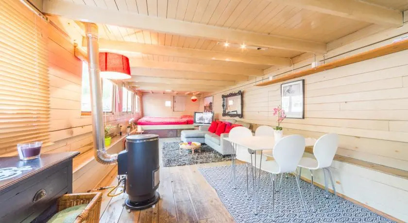 Houseboat in Jordaan Area