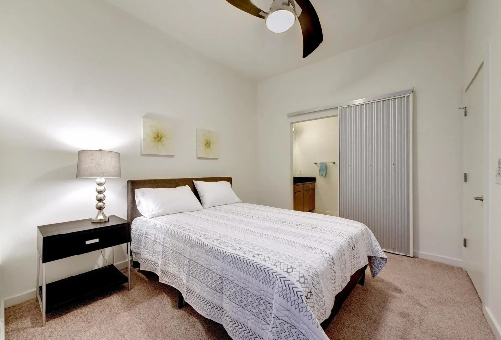 Hip Downtown Suite by AustinStays