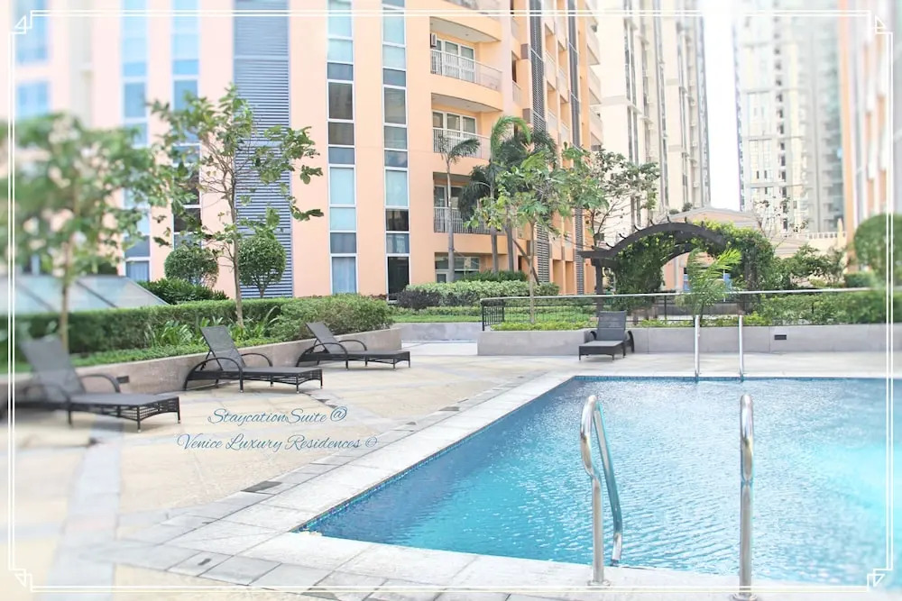 7th Floor Studio Suite W/ Balcony, Free-wifi&netflix next to Grand Canal Mall