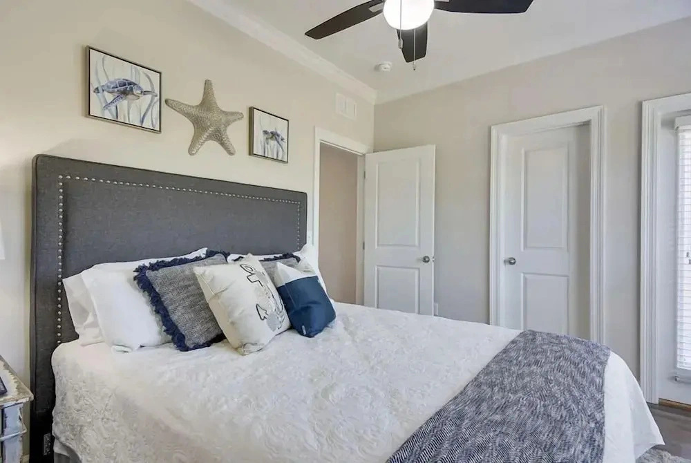 Driftwood Townhomes #3- Liv Salty
