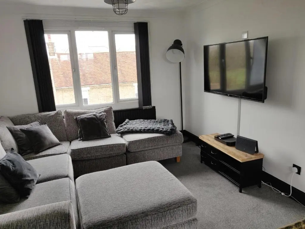 Riverside Park Penthouse Apt 1BR Parking St Neots