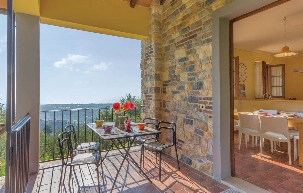 2 Bedroom Nice Home In Camaiore Lu
