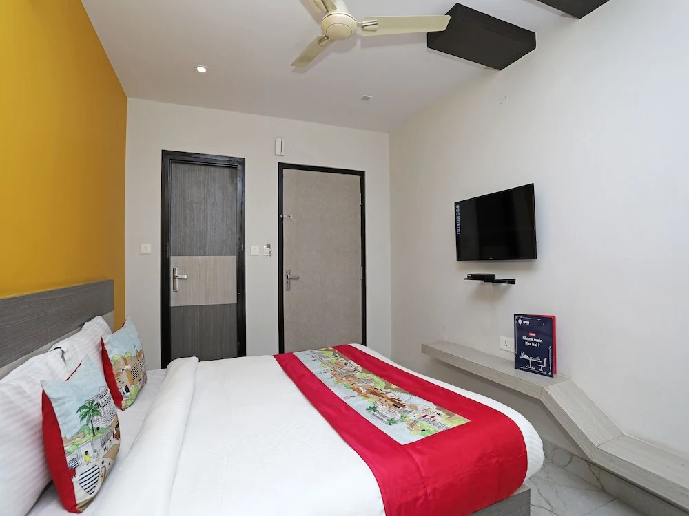 OYO 10228 Hotel Chandramouli