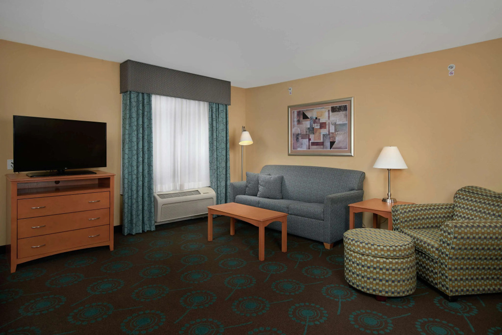 Hampton Inn & Suites Canton