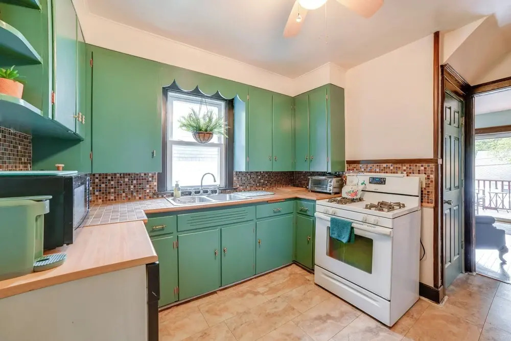 1 Mi to Dtwn Binghamton: Pet-friendly Home w/ Deck