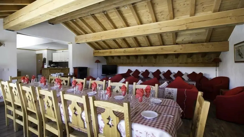 Chalet Perdrix by Skinetworks