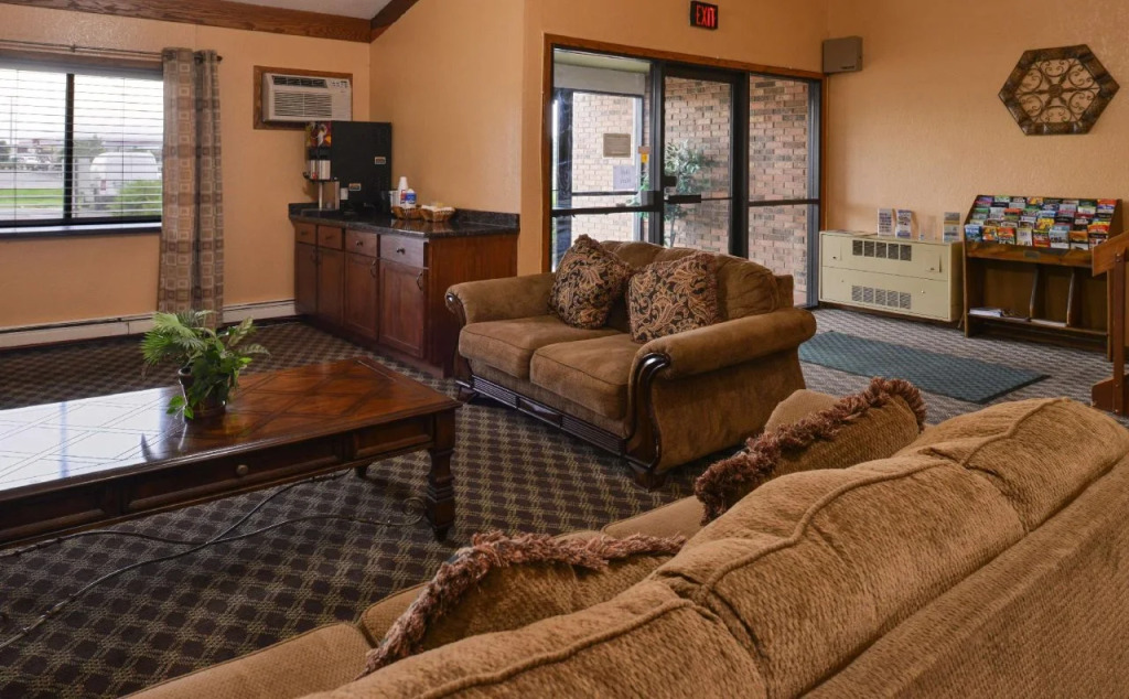 HomeTown Inn