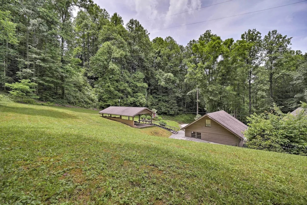 Historic Mountain Cabin: Grill & Hiking Trail!