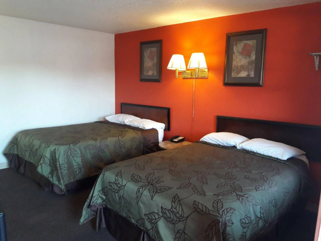 OYO Palm Leaf Motel