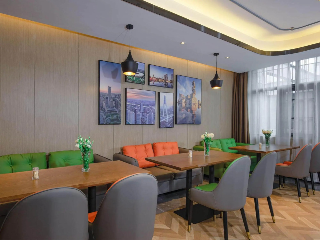 Country Inn & suites by Radisson((Lingnan Xintiandi Branch, Foshan Zumiao Subway Station)