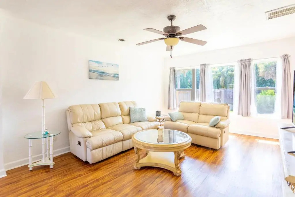 Sky Spacious Bungalow walking distance from beach! Name Sky Side A