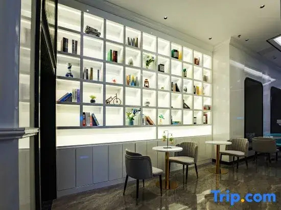 Xana Hotelle Hotel (Nanchang Liantang Xiaolan Industrial Park Lishan Metro Entrance Station)