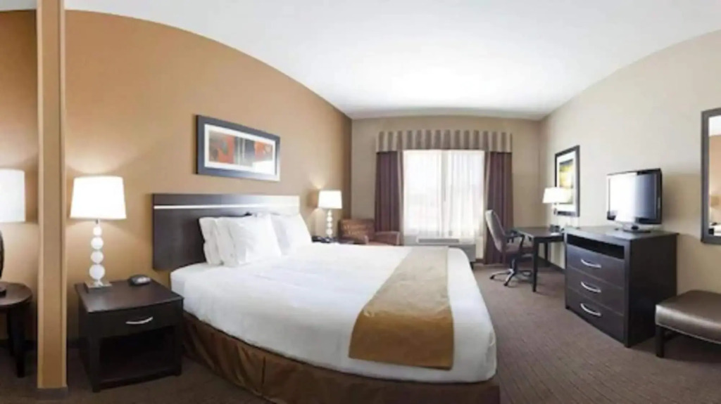 Holiday Inn Express Hotel & Suites LAMAR by IHG