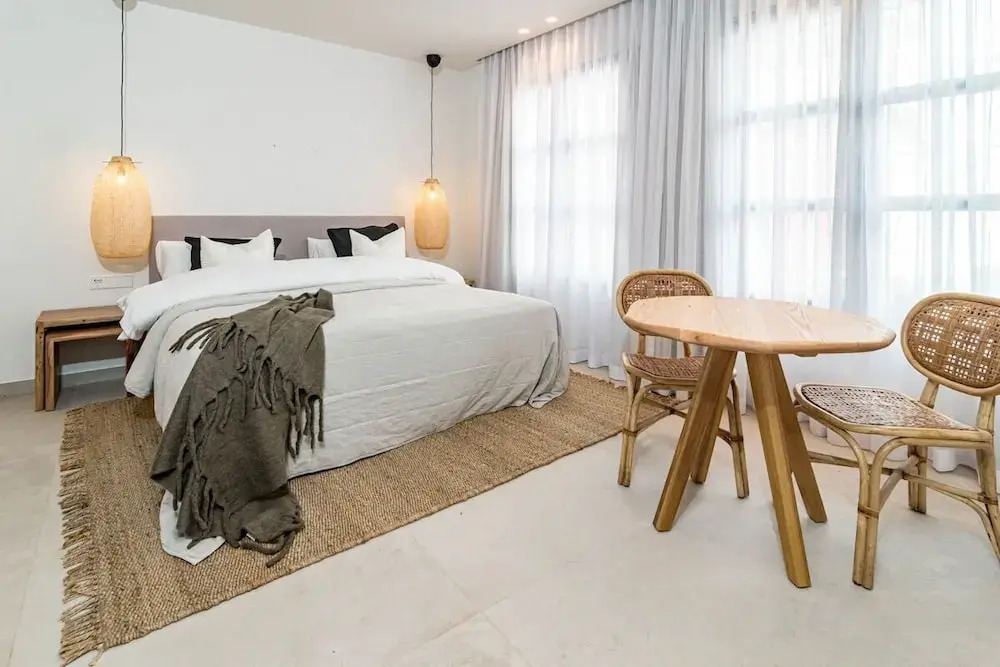 A2- Seaclub Suites by Roomservices
