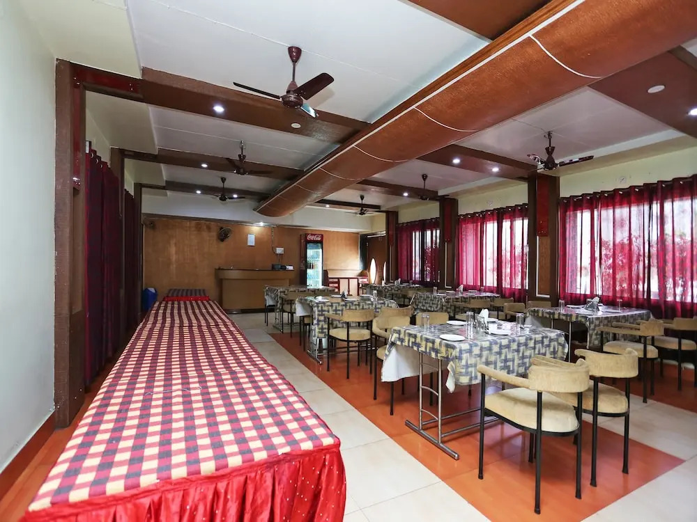 OYO 15468 Hotel Sharda