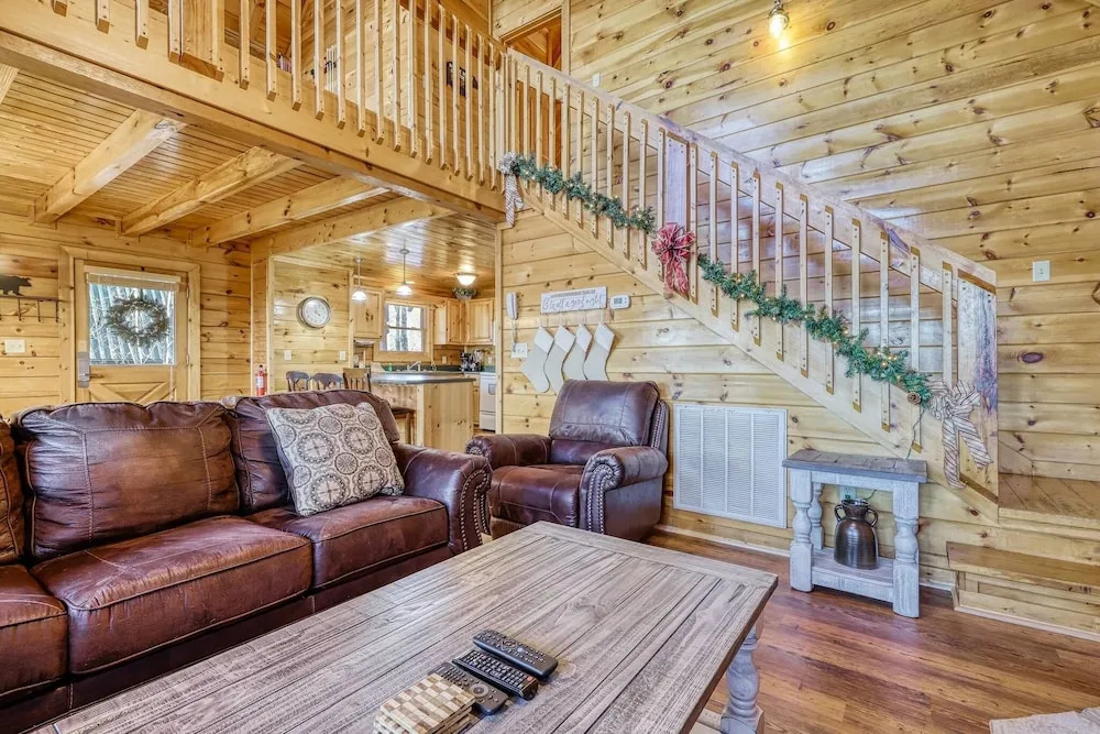 Cozy Bear 2 Bedroom Cabin