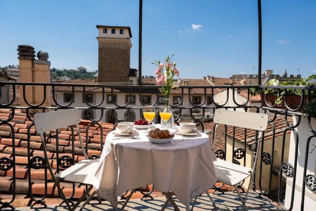 Terrace apt in Piazza Strozzi-center of Florence