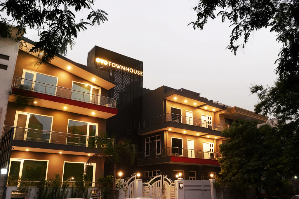 OYO Rooms Near Galleria Market