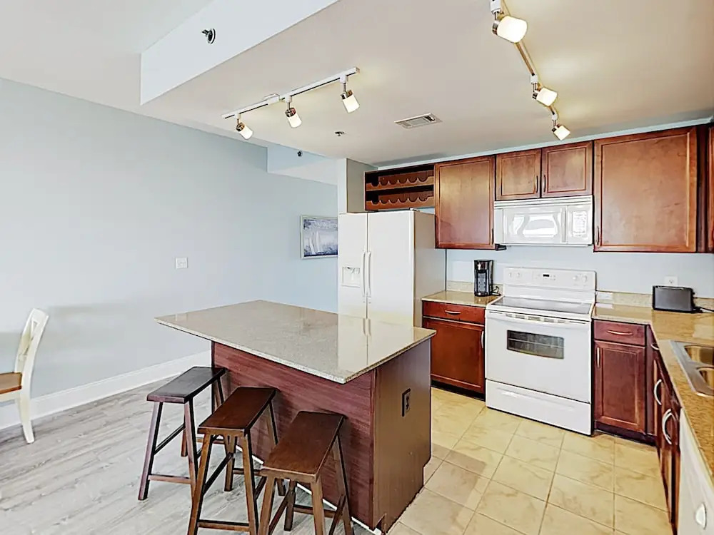 Gulf-view W/ 5 Pools & Private Beach Access 2 Bedroom Condo