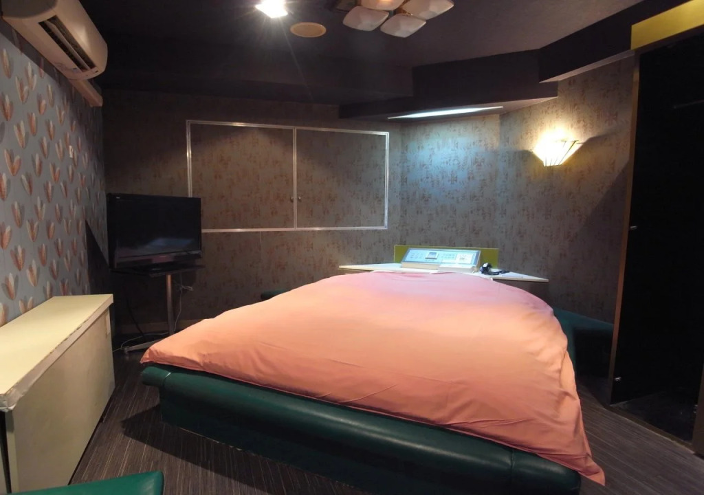 Hotel Tee (Adult Only)