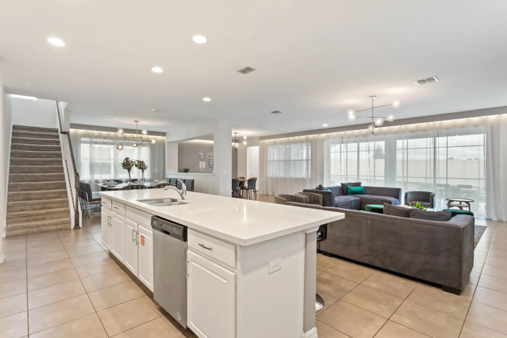 9 BD 6.5 BA Solara 1552 NP