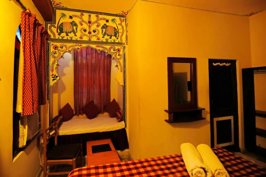 The Lake View Hotel- On Lake Pichola
