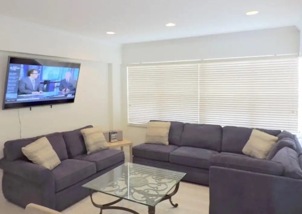 Windwood Beachside 303 on Hollywood Beach 3/2 for 8 Pool