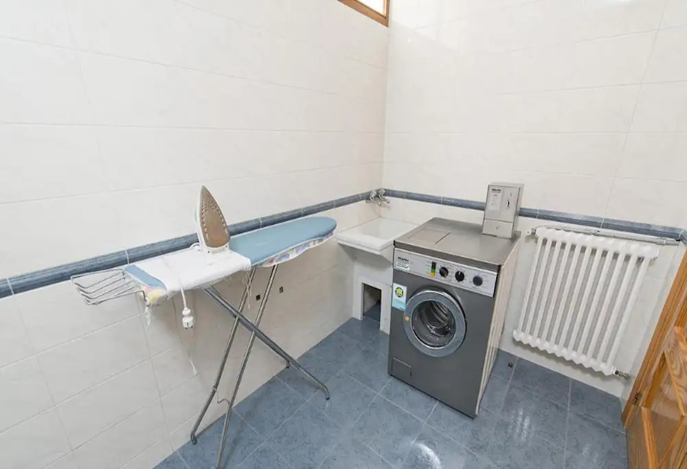 Ensuite Rooms for Women Only - LEON