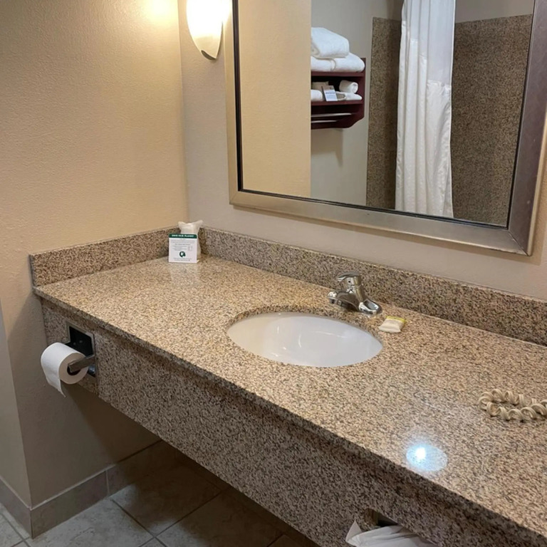 Holiday Inn Express & Suites Niagara Falls by IHG