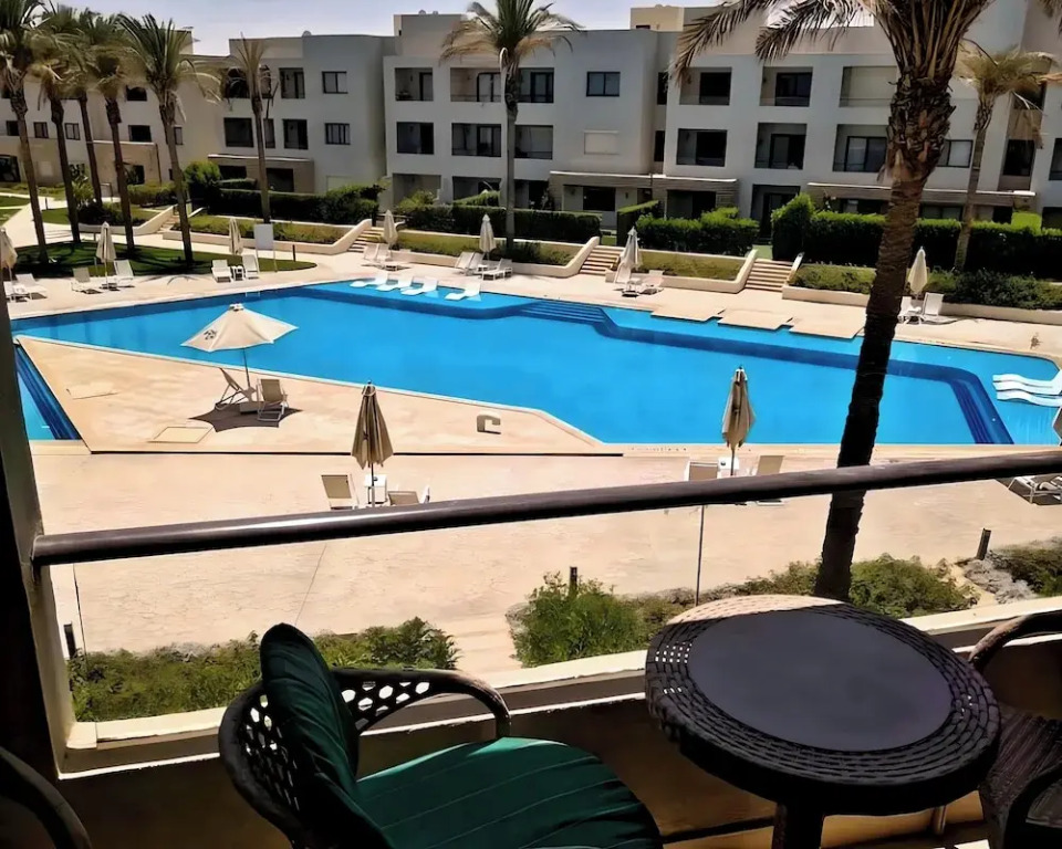 Chill at Salty Life, Pool & Balcony, Azha, Sokhna