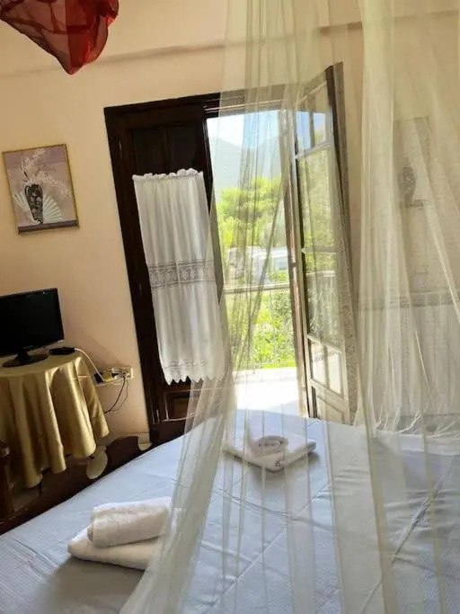 Thalatta and Oros Traditional Villa
