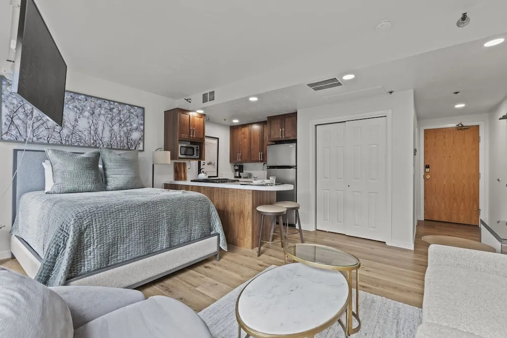 Galleria 307-studio 1 Bedroom Home by RedAwning