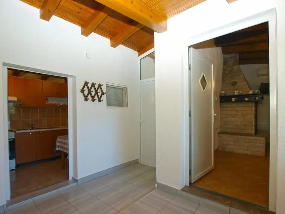 Cozy Apartment With Spacious Garden