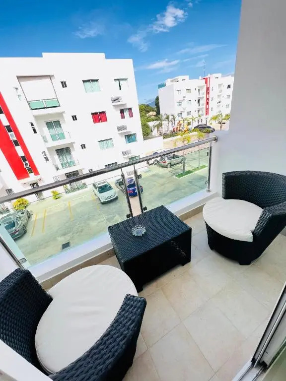 Se renta apartamento amueblado , ubicados en Santiago , 3 habitaciones , 2 bańos , 2 parqueo , área de juego y Piscina.