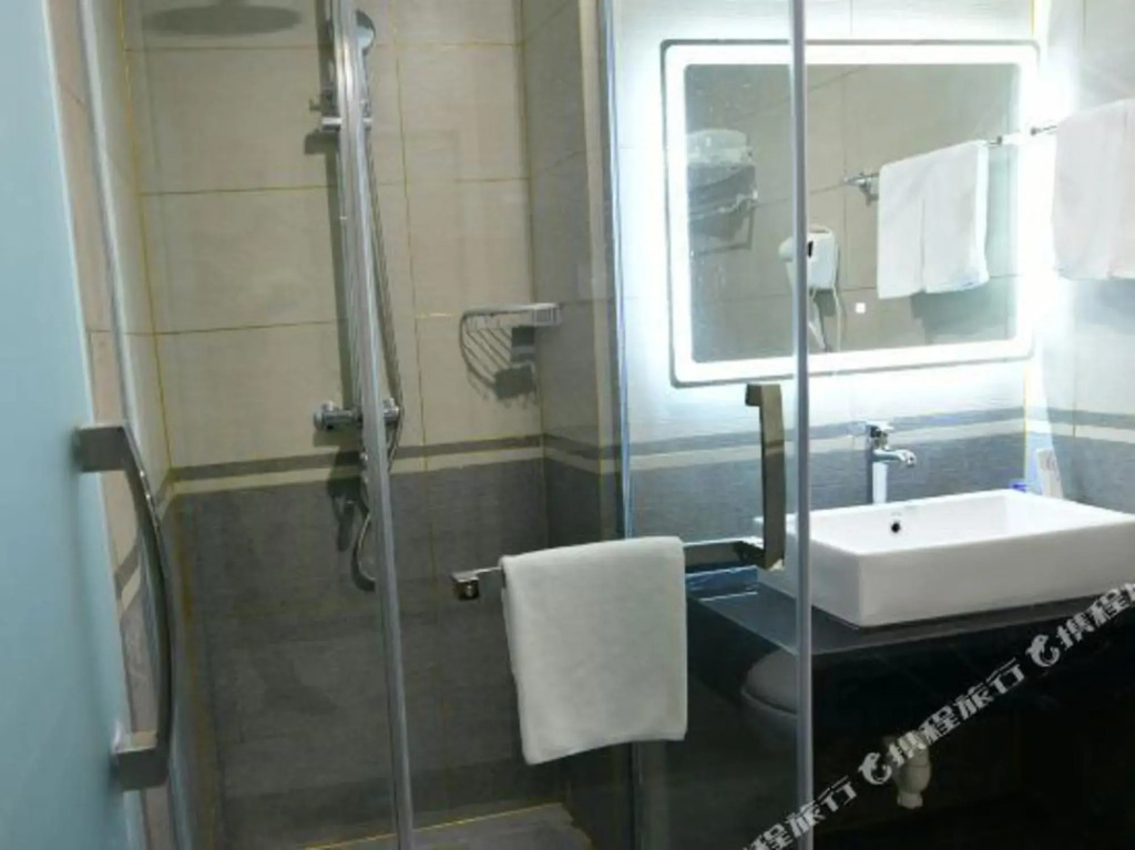 Shanghai Shenguang Hotel (College of electronics and information technology store)