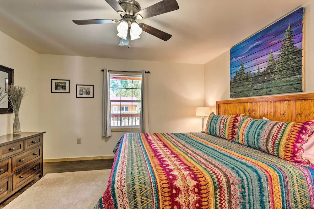 5 Mi to Dtwn: Bryson City Cabin w/ Resort Perks!