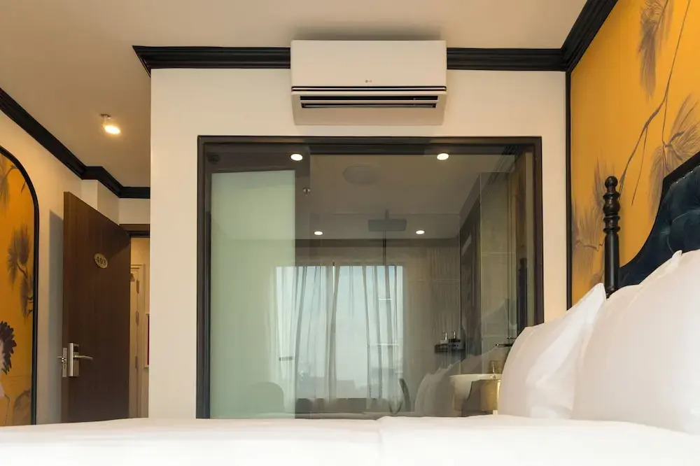 DLux Hotel