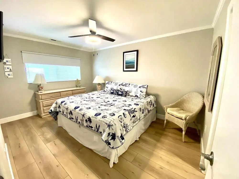 Harbour Island 402l 2 Bedroom Home by RedAwning