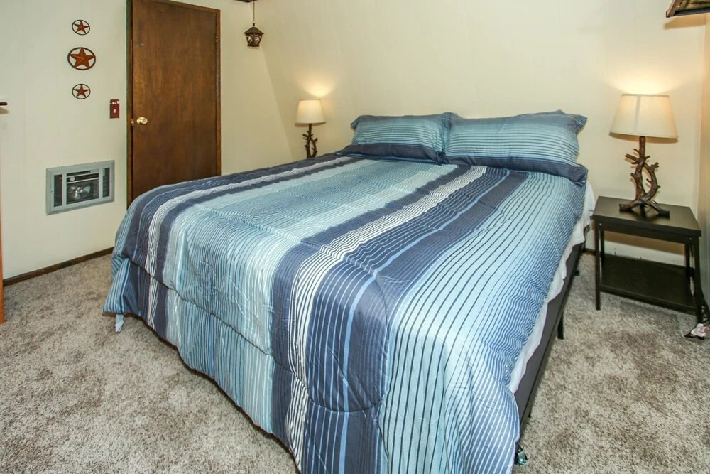 Cabin In The Pines - A Cozy Home Among The Pines With Hot Tub, Bbq, Fenced Yard! 2 Bedroom Home