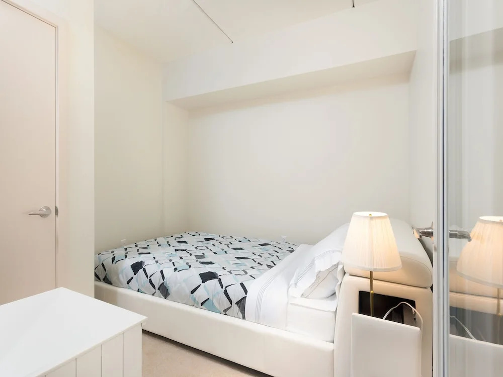 2br/1ba Apartment Near Rittenhouse Square 2 Bedroom Apts by RedAwning