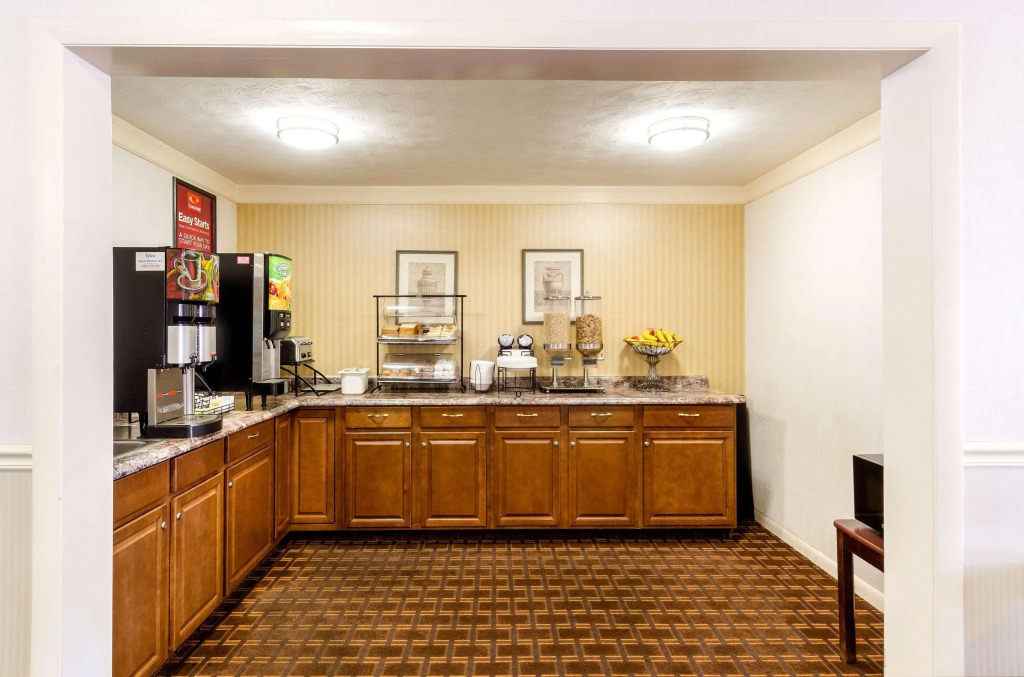 Howard Johnson by Wyndham Malden Boston Area