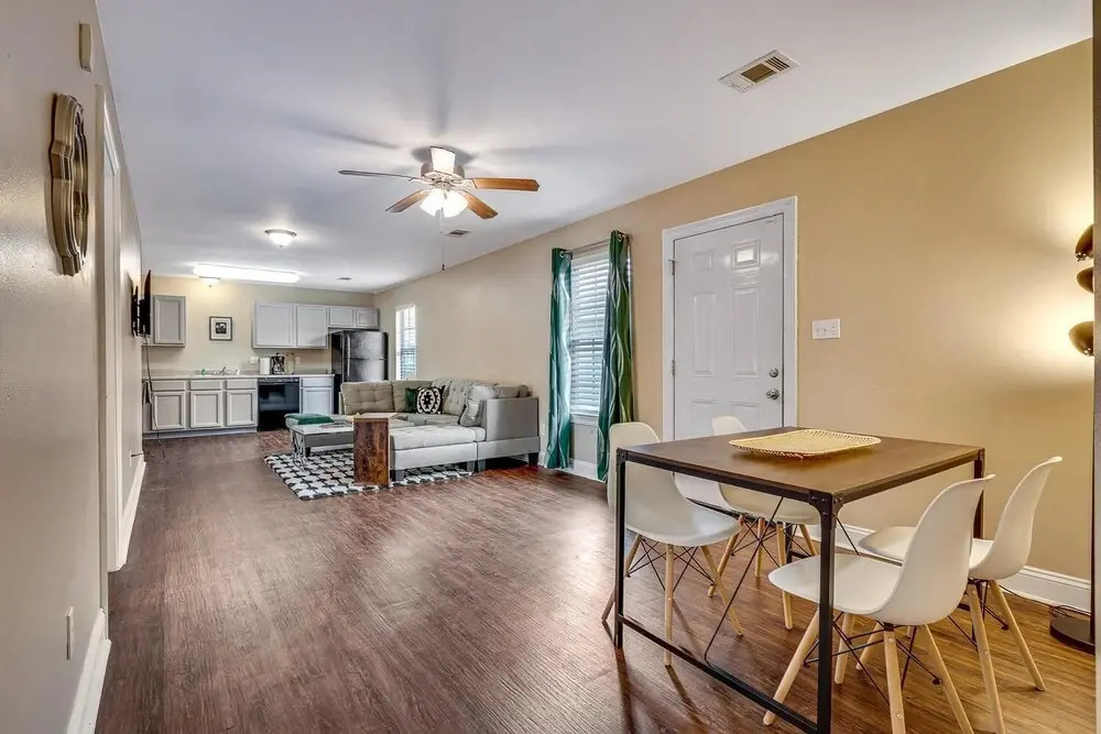 Lasalle 1a/2a · Enormous Gated Apartments Perfect for Groups!