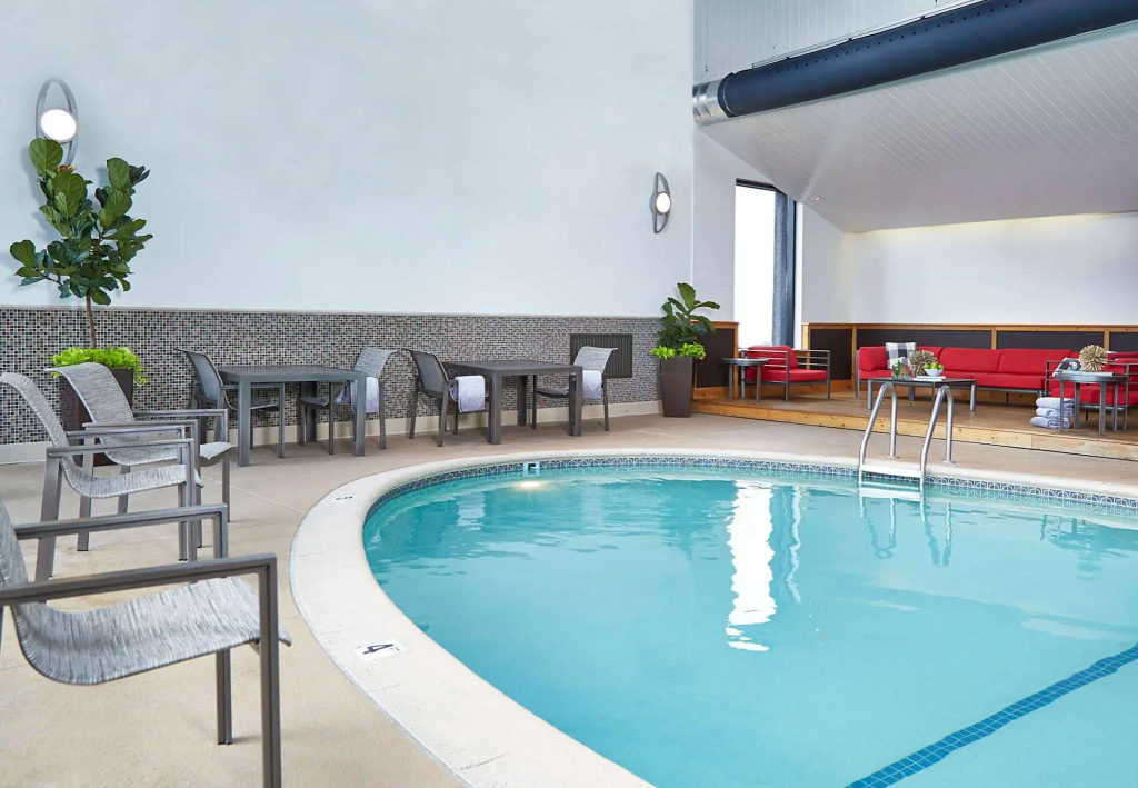 Renaissance St. Louis Airport Hotel