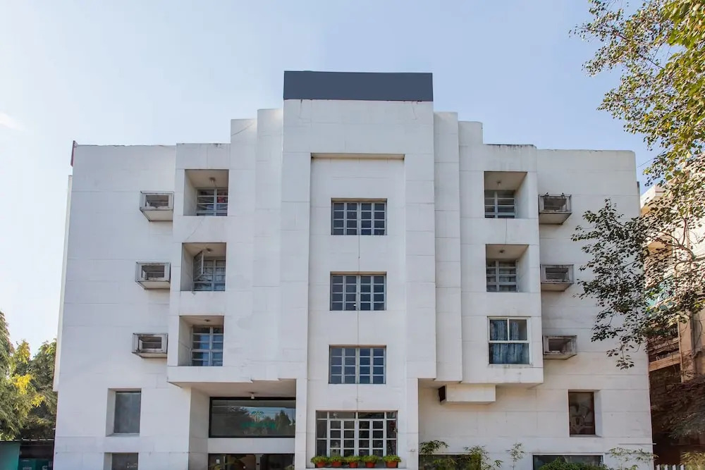 OYO Flagship 140 Amaltas AB Road