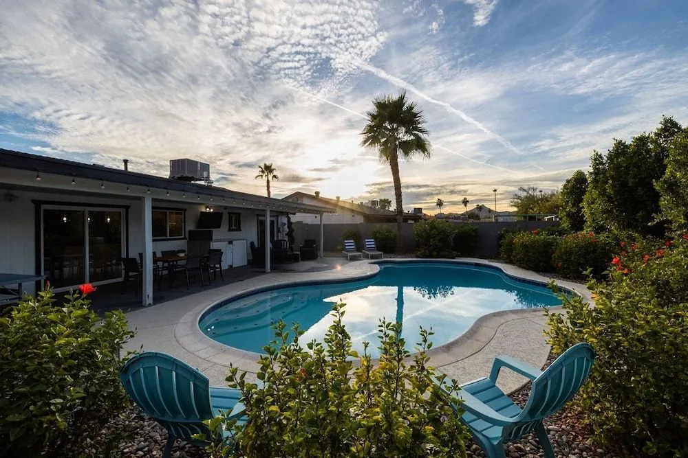 Phoenix Winchcomb 3 Bedroom Home by RedAwning